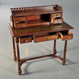 Antieke bureaus / Zeer elegant Frans dames bureautje metbijbehorende stoel ca. 1875 (No.992025)