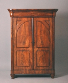 Antieke kast / Kleine Hollandse Biedermeier poortkast ca. 1825 in mahonie met bloemmahonie (No.460101)