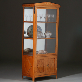 Kersenhouten vroeg Biedermeier vitrinekast blond met zwarte accenten ca 1815 (No.962615)