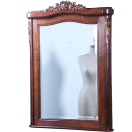 Schouwspiegel met facetgeslepen spiegelglas in eikenhouten lijst met bronzen ornamenten ca 1875 (No.851040) - Hoogte 1,15 m.