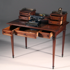 Antieke bureaus / Zeer elegant mahonie damesbureau ca. 1860 met leer en brons (No.892940)