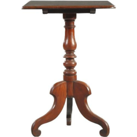 Antieke bijzettafels / Doorleefd Victoriaanse rechthoekige tilttoptable mahonie ca. 1875 gedraaide stam. (No.310718)