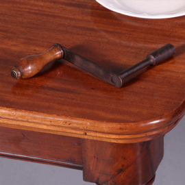 Wind-out eetkamertafel in mahonie met originele slinger en inlegblad ca 1875 (No.452435)