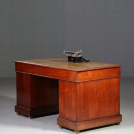 Antieke bureaus / Engels bureau ca. 1890 met 9 laden en groen lederen inleg (No.800461)