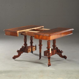 Antieke tafel / Duitse coulissentafel ca. 1875 in  noten met wortelnoten tot 2,87 m. lang. (No.110556)