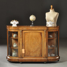 Antieke kast /  Blonde noten vitrinekast / Credenza met ca. 1880 met kwart ronde gebogen vintrines (No.472058)