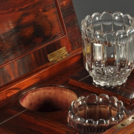 Antieke bijzettafels / Tea caddy in palissander ca. 1850 Engeland compleet interieur (No.473618)