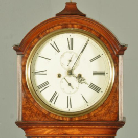 Antieke klokken / Staandhorloge / Halklok / Grandfather clock ronde wijzerplaat ca. 1825 (No.371735)