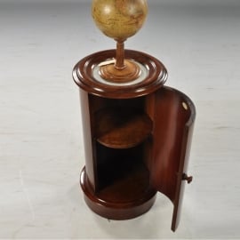 Antiek  bijzettafels / Engels cilindrisch mahonie nachtkastje 1850 met marmer in houten rand (no602043)