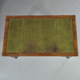 Antieke bureaus / Schrijftafel met doorleefd groen leer ca. 1900 Engeland (No.371511)