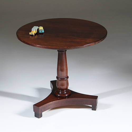 Ronde Biedermeier salontafeltje in mahonie ca. 1830 (No.301815)