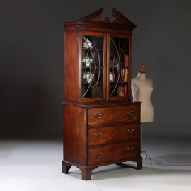 Boekenkast met bureau of buro bookcase ca 1825 met timpaan donker mahonie (No.211760)