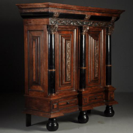 Antieke kast / Hollandse kolommenkast  in palissander met ebbenhout ca. 1700 met geheimevakjes (No.432231)