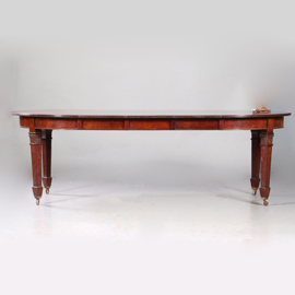 Engelse mahonie wind out table ca 1870 met slinger en drie bladen geschikt voor 10 personen  mooie oude kleur  (No.971710)