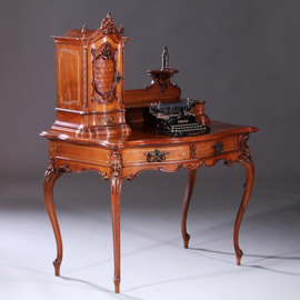 Fijne kwaliteit notenhouten damesbureau ca 1875 asymmetrisch en geparketteerd (No.991935)