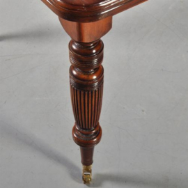 Antieke tafel / Smalle Engelse coulissentafel ca. 1920 in mahonie met 3 inlegbladen.  (No.193132)