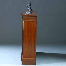 Credenza vitrine met 3 beglaasde deuren ca 1870 notenhouten fraaie nerf (No.230220)