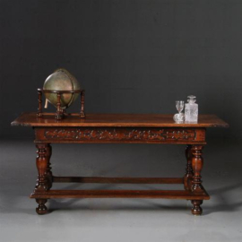 Antieke tafel / Hollandse  doorleefde notenhouten tafel ca. 1690 (No.752838)