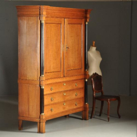 Antiek kasten / Drents kabinet ca. 1815 met zwart gepolitoerde zuilen (No.391612)