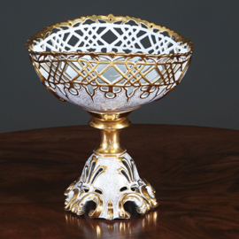 Groot tafel stuk of Piece de Milieu wit porselein met goud begin 19e eeuw (No.270160)
