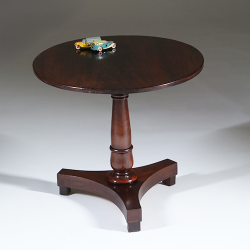 Ronde Biedermeier salontafeltje in mahonie ca. 1830 (No.301815)