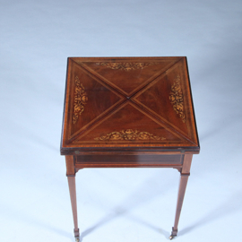 Speeltafel zogenaamd "envelop-model" rijk ingelegd met origineel vilt ca 1880 (No.222165)