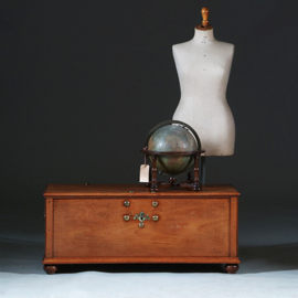 Kleine koloniale kist ca 1800 djatihout met bronzen beslag (No.280310)