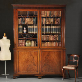 Antieke kast / Reusachtige 2,56 hoge strakke Georgian III mahonie boekenkast ca. 1815 (No.281362)