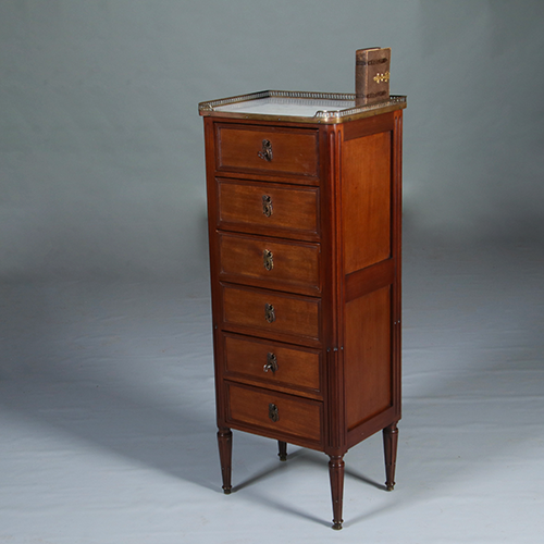 Smalle hoge Franse ladekast  Louis Seize stijl ca 1890 (No.300225)