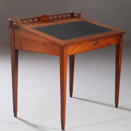 Antieke lezenaar / Koloniale lezenaar ca 1910 in mahonie met donker blauw leer (No.891555)