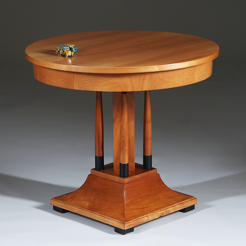 Art Deco Salontafel in blond kersen met zwart gelakte details ca 1915 (No.301810)