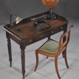 Antieke bureaus / Engelse kleine schrijftafel of sidetable ca. 1870 donker mahonie (No.740551)