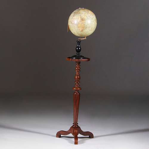 Gueridon of lampentafel ca 1735 notenhout fraaie patina( No.311410)
