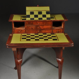 Antieke bijzettafels / Speeltafel en schaaktafel met bureau en lezenaar Rococo ca. 1755 (No.181662)