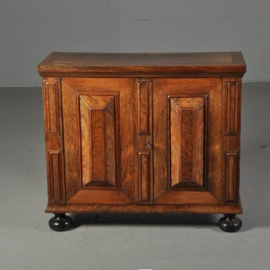 Antieke kast / Klein vroeg 18e eeuws kussenkastje / tafelkastje (No.520516)