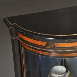 Antieke kast / Victoriaanse credenza ca. 1875 zwart gepolitoerd met noten accenten,  1 spiegeldeur en 2 kwartronde vitrinedeuren (No.432241)