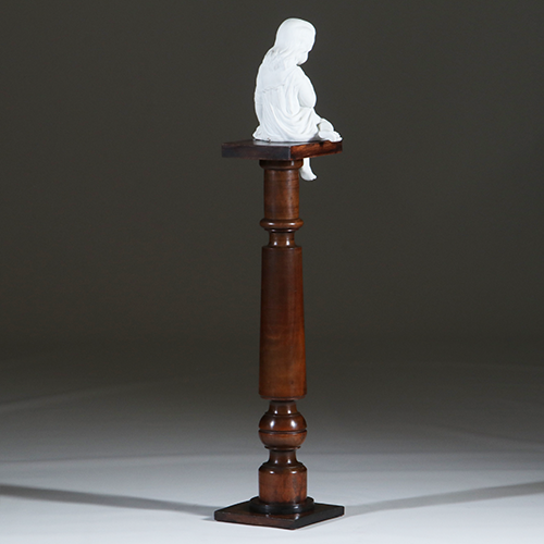 Strakke eenvoudige Piedestal of zuil ca 1900 in fraai doorleefde kleur (No.301825)