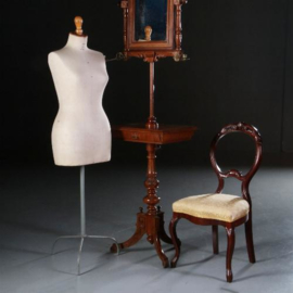 Antieke bijzettafels / Scheertafel met kandelaren ca. 1880 Noten met messing en facet geslepen spiegel (No.552846)