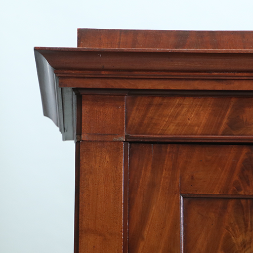 Strak ingetogen Haags kabinet ca 1825 in chic bloemmahonie  (No.301855)