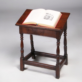 Bijbelstandaard of lezenaar in de vorm van een joint stool 19e eeuws (No.322125)
