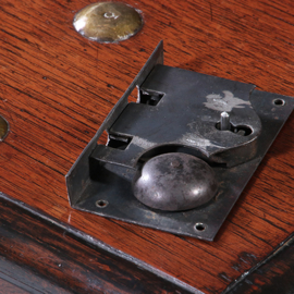 Kleine koloniale Compagniekist of documentenkist met alarmbel in het slot ca 1700 (No.211720)