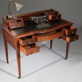 Antiek damesbureau met doorleefd leer en bronzen galerijtje  ca. 1890 (No.911835)