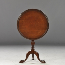 Antieke bijzettafels / wijntafels / Engelse tilt top table ca. 1880 met geschulpte rand - "pie crust"  (No.601436)