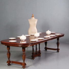 Antieke tafel / Franse notenhouten coulissetafel 12 personen ca. 1880 met gestoken rand (No.580843)