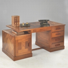 Antieke bureaus / Opmerkelijk Asymmetrisch geparketeerd art deco bureau ca. 1935  4 laden en een deur (No.590201)