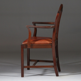 Stel van 2 armstoelen, bureaustoelen met bruin leer ca 1900 Georgianstijl (No.941835)
