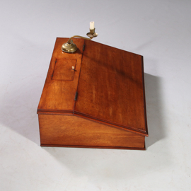 19e eeuwse mahonie laptop of lessenaartje met pennengleuf (No.913155)