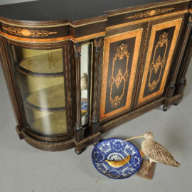 Antieke kast / Victoriaanse credenza ca. 1875 noten,  ebbenhout,  zuilen met spiegels en 2 kwartronde vitrines (No.391354)