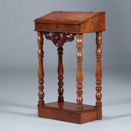 Kleine lezenaar mahonie Willem III met klep en gedraaide pootjes ca 1860 (No.431505)