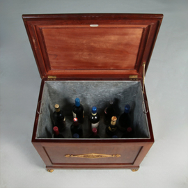 Wijnkoeler of cellarette in mahonie met brons verguld beslag Empire stijl door Pander en Zn ca 1900 (No.461520)
